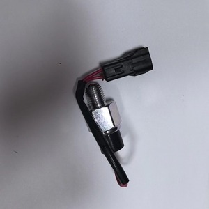 สวิตช์ไฟถอยหลัง 8-98324878-0 สำหรับอีซูซุ 12V อุปกรณ์ช่วยถอยหลังรถยนต์ด้านหลัง - Product Image 3