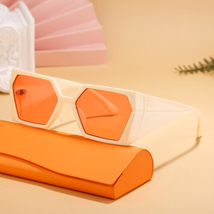 Lunettes de soleil tendance pour femmes, monture large rectangulaire, verres PC UV400, style Instagram, streetwear, origine Taizhou HRH-12129 - Product Image 3