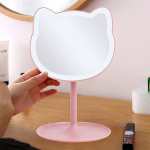 Miroir de maquillage LED rose en verre rétroéclairé avec motif de chat, sur pied pour salle de bain - Product Image 3