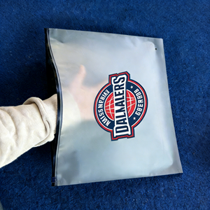 Sacchetti di Plastica Personalizzati Neri Opachi con Cerniera, <span class=keywords><strong>Materiale</strong></span> PE, Chiusura a Zip Richiudibile <span class=keywords><strong>per</strong></span> Abbigliamento, Magliette, Jeans - Product Image 2
