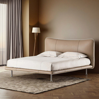 Lit Queen Size Moderne Minimaliste Blanc de Designer Italien avec Revêtement en Cuir Véritable et Cadre en Métal Doux Taille Double