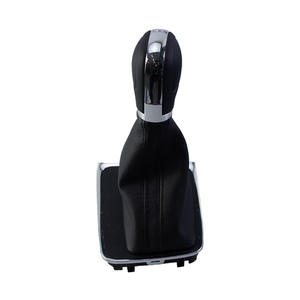 Palanca de Cambios Automática para Volkswagen, Diseño Ergonómico en Cuero, con Cubierta Protectora Integrada - Product Image 1