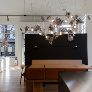 BO <span class=keywords><strong>CCI</strong></span> 44 #   Lampe de table suspendue en aluminium effet grotte naturelle, lustre en verre à forme aléatoire, échantillon physique de lampe de plafond - Product Image 2
