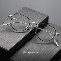 Dernières lunettes optiques en titane pur tendance monture or rose revêtement de couleur IP jante complète forme de coeur conception classique légère