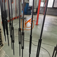 Balustres en fer forgé creux plats enduits de poudre modernes faciles à installer en gros pour rampe d'escalier intérieur