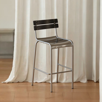 Chaises de bar style Bauhaus du milieu du siècle avec dossier, tabourets en fer antique pour salons de thé, cafés et repas en plein air