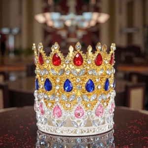 Corona di Cristallo Rotonda Barocca di Lusso con Glitter Dorati per Decorazione Torte con Tiara e Accessori per Bouquet - Product Image 2