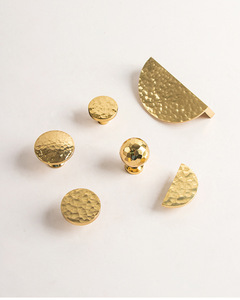 Puxador de Porta e Gaveta em Latão Sólido Dourado com Textura Martelada, Estilo Moderno Chinês Francês Americano, Durável, 24x31mm, Fácil Instalação - Product Image 5
