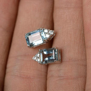 Pendientes de tuerca E913 con gema azul, corte esmeralda, engaste de garra, joyería clásica de moda para mujer, material de aleación - Product Image 5