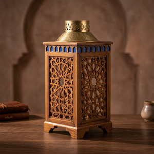 Lanterne porte-bougie en bois de cèdre artisanal avec bleu Majorelle - Écologique et durable - Décoration d'intérieur - Vente en gros - Product Image 3