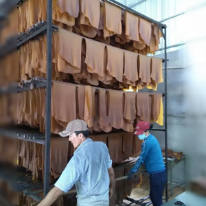 Hoja ahumada acanalada de grado premium 3 (RSS3) Caucho natural para uso industrial - Product Image 1