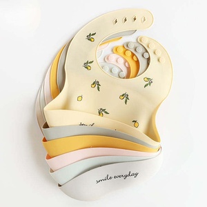 Bavoir bébé en silicone imperméable, facile à nettoyer, pliable, doux, pour tout-petits, avec logo personnalisé, vente en gros - Product Image 1