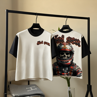 T-shirt homme noir et blanc à manches raglan, motif casque de motard squelette au dos, lettres gothiques, coupe oversize, style streetwear vintage