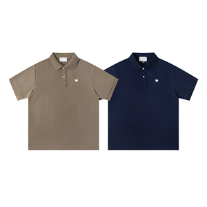 เสื้อโปโลผู้ชายผ้าฝ้ายสีเทาอ่อนปักลายหัวใจ แขนสั้น สไตล์ลำลอง รับผลิตเสื้อโปโลพร้อมปักโลโก้ตามแบบ ขายส่งเสื้อผ้าดีไซน์เนอร์ - Product Image 2