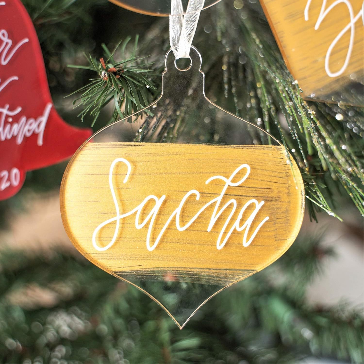 Personalize Your Holiday Décor: Clear Acrylic Christmas Hangers with Rope for DIY Creativity