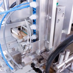 เครื่องบรรจุและปิดผนึกแบบอัตโนมัติ HFFS สำหรับบรรจุของเหลวในซองแบบมีพวย พร้อมปั๊ม มอเตอร์ และลูกปืน สำหรับอาหาร เครื่องดื่ม และสารเคมี - Product Image 5