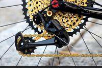 27,5 inch T800 Toray carbon XC mountainbike met volledig interne kabelgeleiding, FOX SC32 140mm lockout luchtvork, SRAM XX1 1x12 schijfrem.
