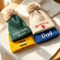 Bonnet tricoté unisexe personnalisé avec logo brodé et pompon en fausse fourrure, idéal pour la promotion de marque - Vente en gros, chaud et côtelé pour l'hiver