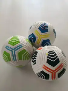 Hoge Kwaliteit Oem Custom Logo Futsal Ballen 4 Voetbal Naadloze Professionele Maat 5 Voetbal