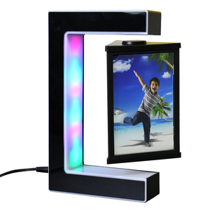 <span class=keywords><strong>2025</strong></span> Mới Thiết Kế Mới Lạ E Hình Dạng Từ Nổi Khung Ảnh Bay Lên Hình Ảnh Khung Với Đèn LED 3 Hình Ảnh - Product Image 2