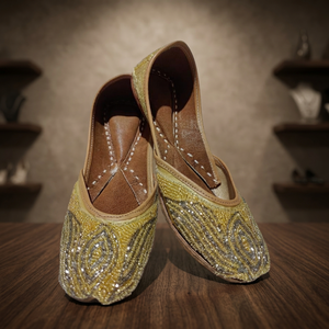 Chaussures de soirée brodées à la main pour femmes BS INTERNATIONAL, style indien traditionnel, tendance mode, en cuir véritable, à fermeture auto-agrippante, pour la marche - Product Image 1