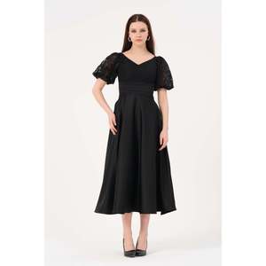 Top Básico Negro Sólido para Mujer DANS, Corte Regular, Disponible en Tallas Europeas 38-42, Cómodo para Uso Diario - Product Image 1