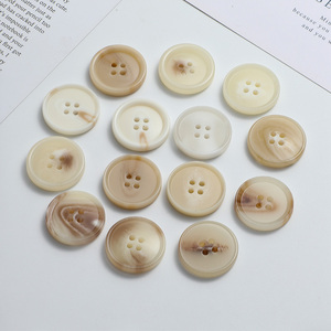 Tùy Chỉnh May Người Đàn Ông Ưa Thích Của Khắc Tên <span class=keywords><strong>Logo</strong></span> Blazer Áo Khoác Nhựa Sừng Polyester Nhựa Nút Cho Quần Áo - Product Image 4