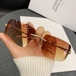 Gafas de Sol Rectangulares sin Montura, Lentes Degradadas con Protección UV380, Unisex para Adultos, Protección Solar, Marco Metálico, Empaque en Caja - Product Image 1