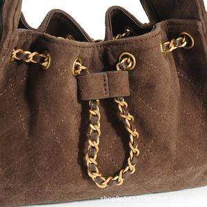 Bolso <span class=keywords><strong>de</strong></span> Hombro Acolchado <span class=keywords><strong>de</strong></span> Gamuza <span class=keywords><strong>de</strong></span> Primera Calidad, Textura Vintage Suave, Color Personalizado OEM, Bolso <span class=keywords><strong>de</strong></span> Mano <span class=keywords><strong>de</strong></span> Cuero Genuino y Gamuza para Mujer - Product Image 2