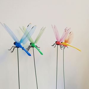 Libellule noire 3D en PVC de 12 cm, simulation réaliste, pour décoration de jardin et cour, avec tige à insérer, design pastoral, pour l'exportation - Product Image 3