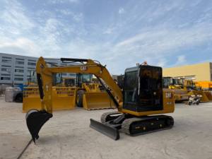 Used CAT 305.5E2 Mini Crawler Excavator 5 Ton Digger With Closed Cabin and Dozer Blade - Product Image 4