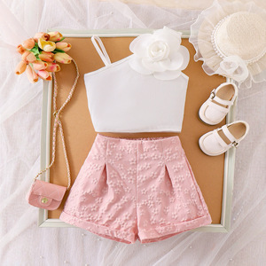 Elegante Completo Estivo per Bambine: Top Asimmetrico Senza Maniche e <span class=keywords><strong>Shorts</strong></span> in Jacquard Floreale Rosa - Product Image 1