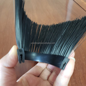 Bande de brosse flexible en caoutchouc thermoplastique Cip on Profile pour le montage sur les bords des panneaux - Product Image 5