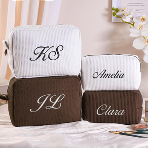 Borse per il Trucco in Cotone Floreale Trapuntate Personalizzate, Resistenti e Delicate, per Conservare Cosmetici e Regali per Ragazze - Product Image 1