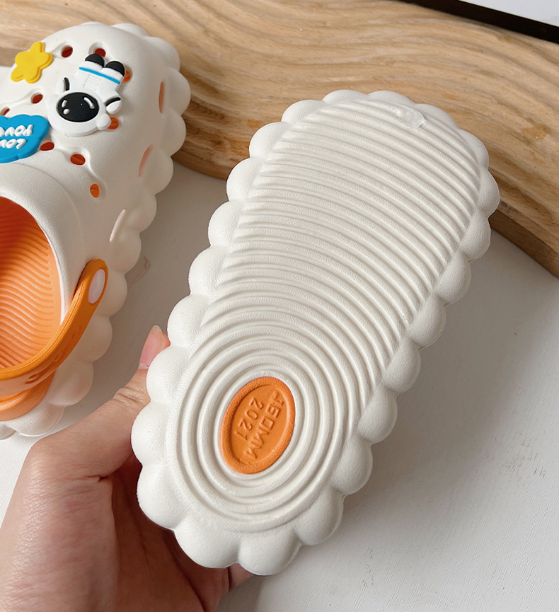 2023 Children's Soft Soled Slippers EVA Upper Slippers Sandals Kids Clogs Hole Shoes Summer Garden Shoes