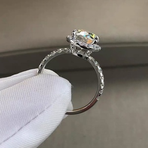 Bague en or 18 carats de haute qualité avec diamant moissanite de 4 carats à coupe ovale excellente, bague pour femme pour fiançailles/mariage - Product Image 3