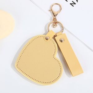 Espejo de Maquillaje Portátil de Cuero PU con Forma de Corazón Rosa - Espejo de Viaje Bonito con Llavero para Niñas - Product Image 6