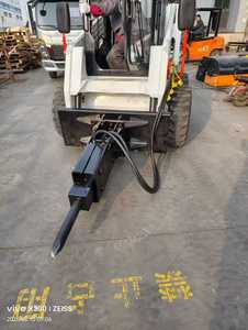 รถตักล้อยางแบบมีห้องโดยสารปิด พร้อมบุ้งกี๋ขนาด 0.35 ลูกบาศก์เมตร และหัวเจาะคอนกรีต - Product Image 5