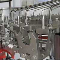 Machine de remplissage et d'emballage de boissons en bouteille entièrement automatique 10000 Bph 4 en 1 Ligne de production d'eau minérale