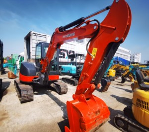 Mini-excavatrice sur chenilles HITACHI ZX50U d'occasion en bon état, 5 tonnes, moteur Yanmar 29,8 kW avec boîte de vitesses, moteur PLC, pompe - Product Image 4