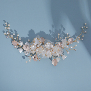 Pinzas para el pelo de boda con flores de resina para niñas al por mayor, pinzas para el pelo nupcial con decoración de perlas y hojas de aleación - Product Image 1