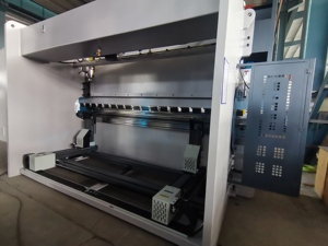 DA69T Dual Servo Motor Control Máquina De Dobra 220T4000mm 8 + 1 Z-axis CNC Sistema Máquina De Dobra - Product Image 6
