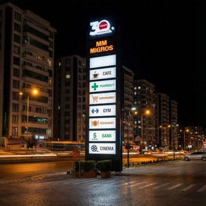 Placa de Publicidade em Pé de Alta Qualidade com LED para Sinalização e Orientação em Centro Comercial - Product Image 3