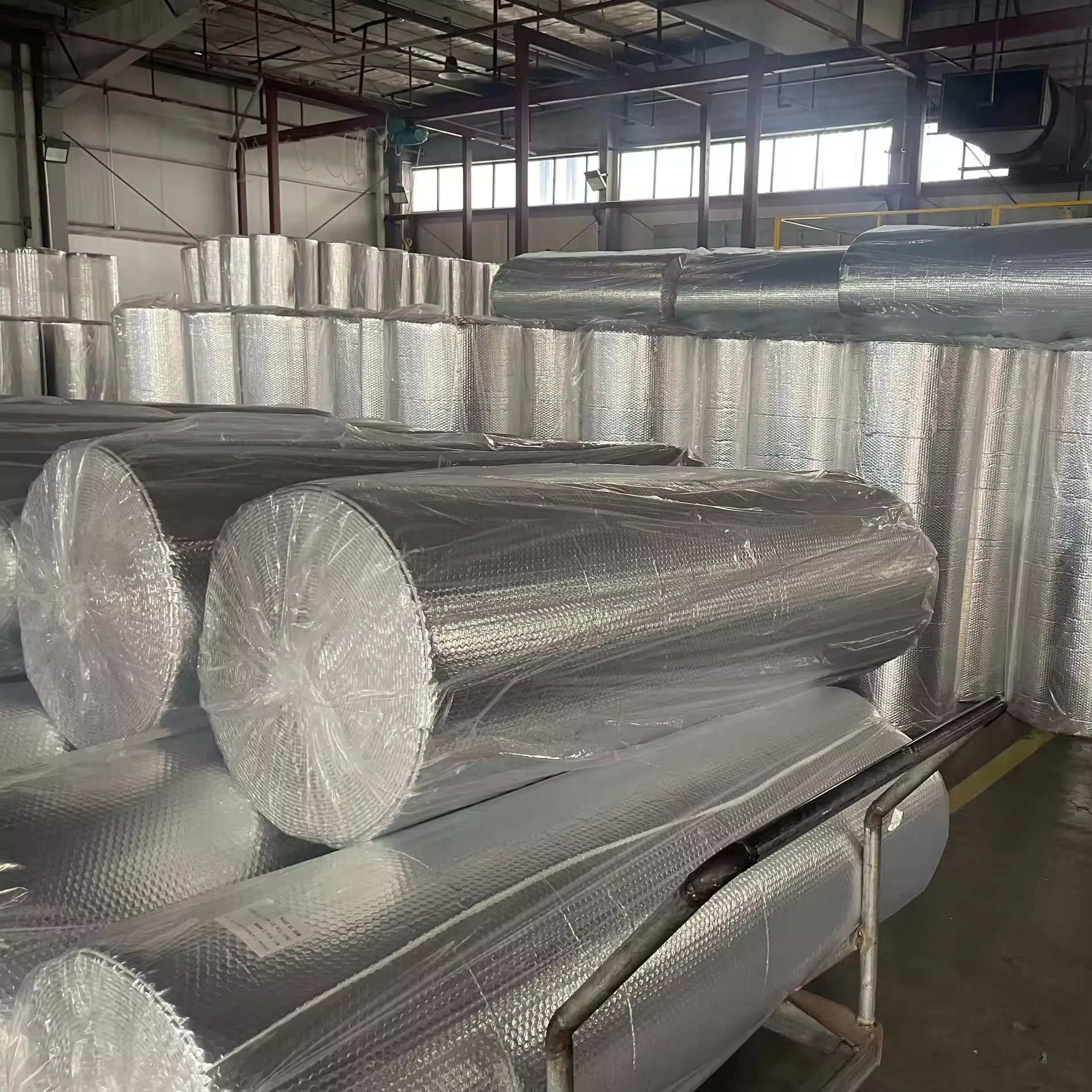 Latest Materials Fiberglass Heat Resistant Bubble Roof Insulation Reflective Foil Thermal Insulation Sheet Roll