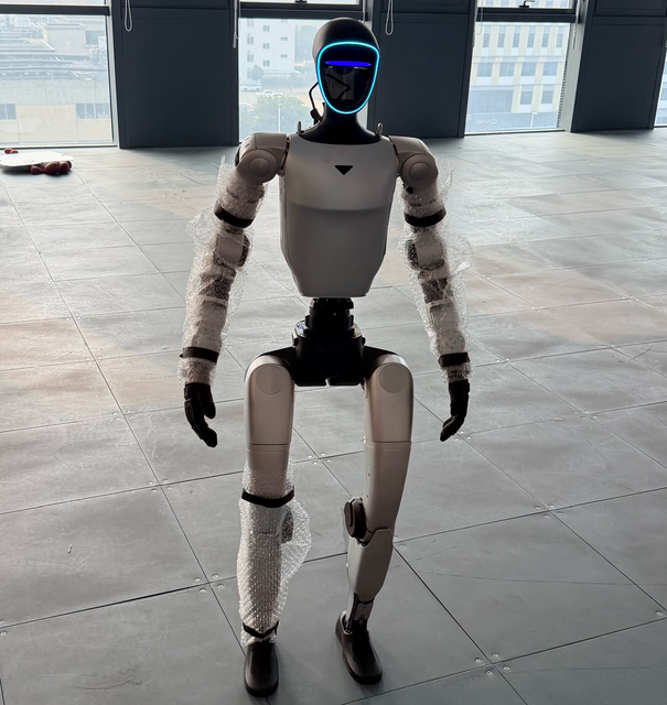 Magic Atom MagicBot Gen1 Humanoid Robot AI Large Language Model Voice Interaction Anthropomorphic Gait Acrobatic Movements