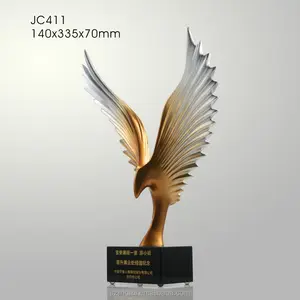 De alta calidad de Metal elegante de águila de oro trofeo con Base de cristal trofeo de cristal para los premios