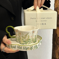 Vente en gros d'usine, tasses et assiettes en céramique iris violettes de haute qualité, ensemble rétro, luxe léger, cadeau d'affaires, tasse à café de haute beauté