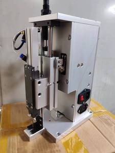 Máquina Etiquetadora Neumática Automatizada Booster T-600 con Construcción de Plástico y Acero - Product Image 6