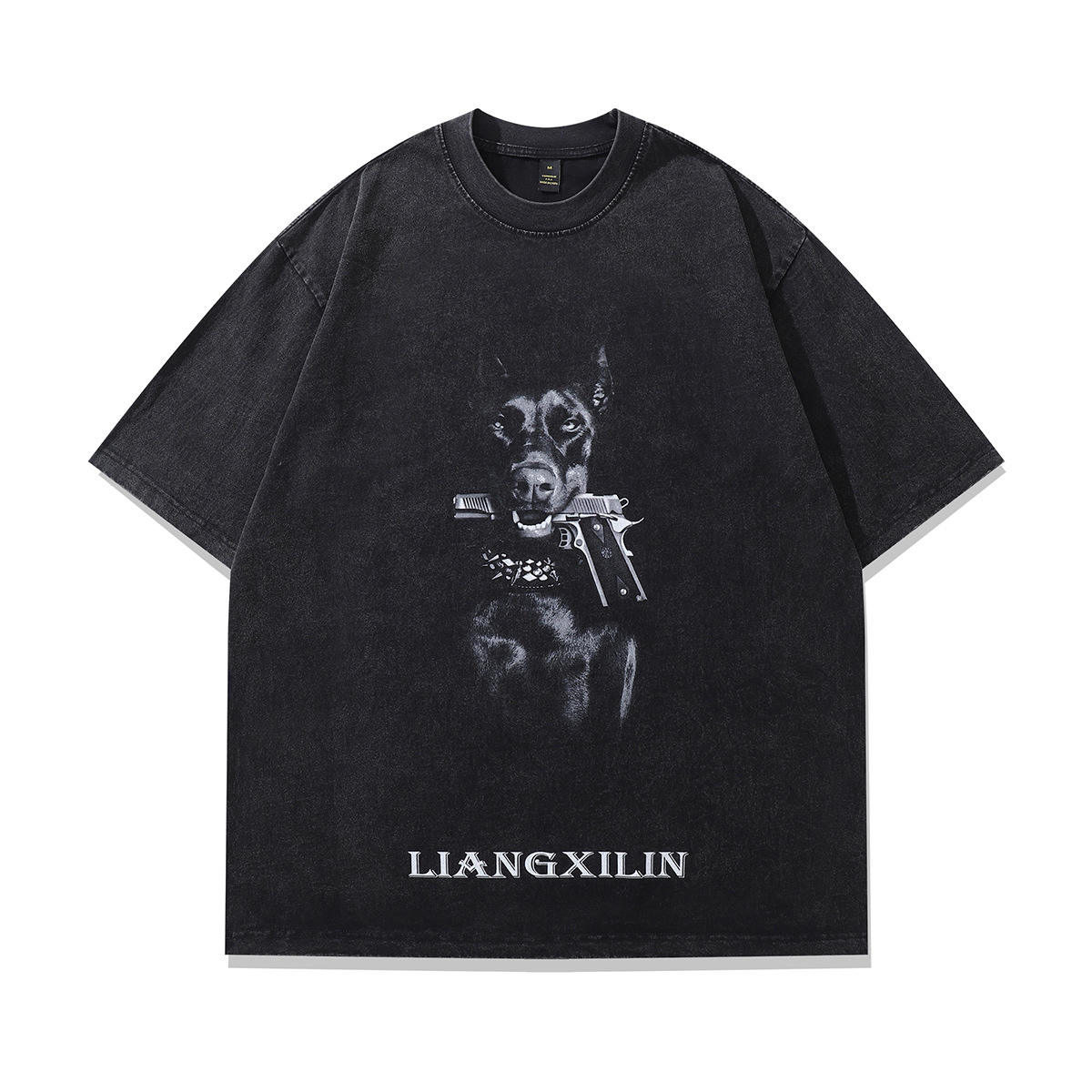 Pistolet et chien noir