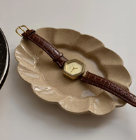 Montre-bracelet pour femme en quartz, style Old Money, luxe léger, niche rétro, écologique, originale Polygon